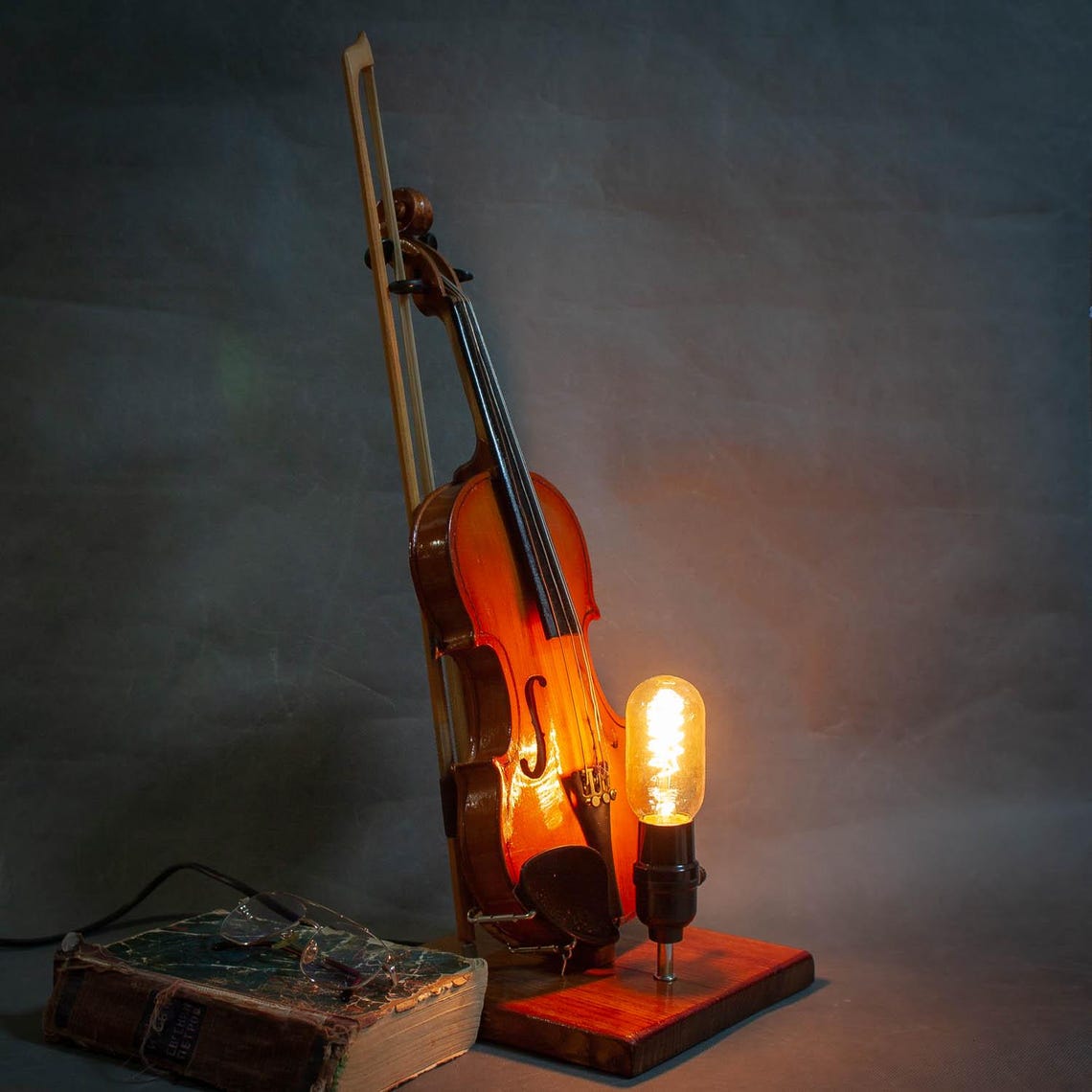 🌟Vintage Style  Lamp with Detachable Children's Violin